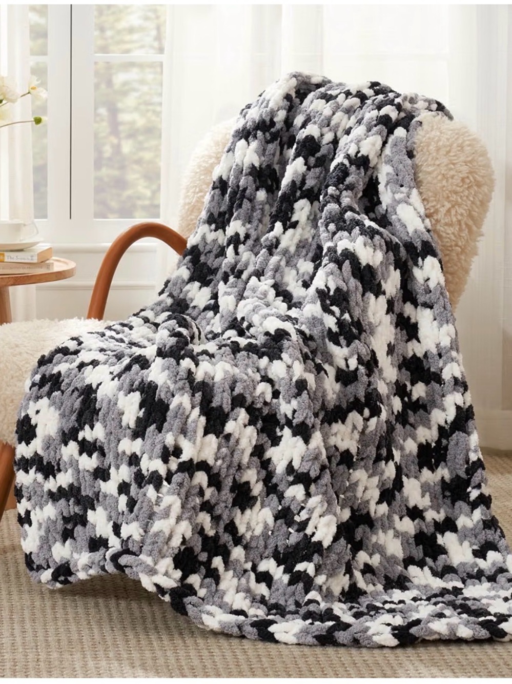 Cozy Plush Houndstooth Throw Blanket in Black & Gray